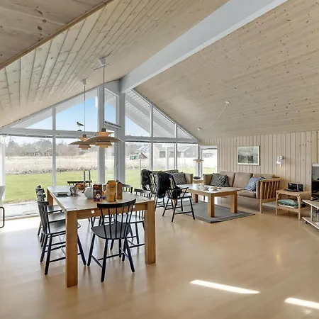 Feriehus Hyggeligt Hjem I Idestrup Med Sauna Bøtø By