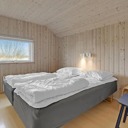 Dom wakacyjny 4 Bedroom Lovely In Idestrup
