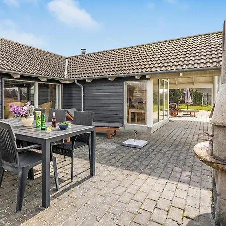 Blommestien V Denmk Bøtø By