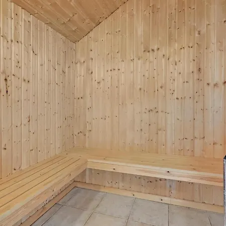Feriehus Hyggeligt Hjem I Idestrup Med Sauna